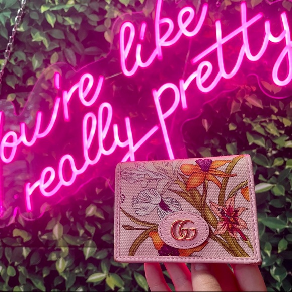 Gucci Handbags - 💕SOLD💕Gucci Flora Wallet. Limited edition